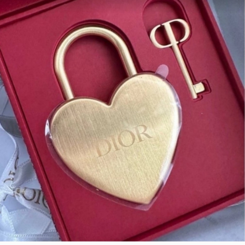 Dior 2023 LE Valentine Golden Heart Lock and Key Set